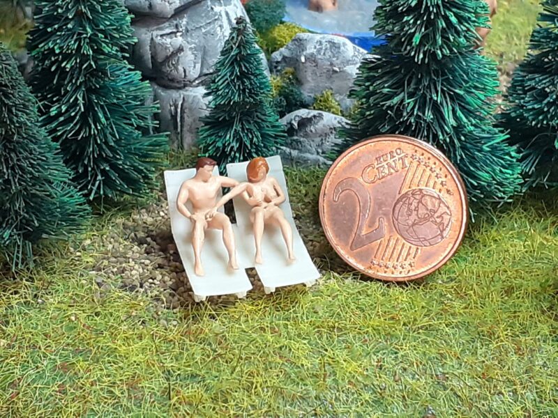 Paar fummelt auf der Liege 3